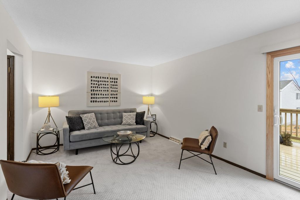 2355 Dorland Place E, Maplewood, MN 55119