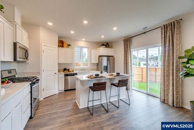 340 Greencrest St NE, Salem, OR 97301