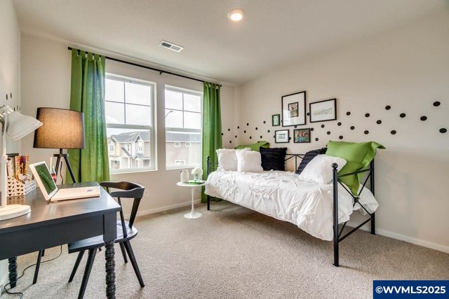 340 Greencrest St NE, Salem, OR 97301