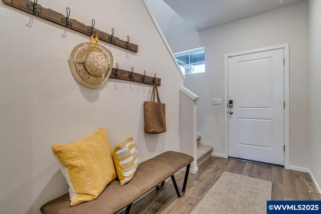 340 Greencrest St NE, Salem, OR 97301