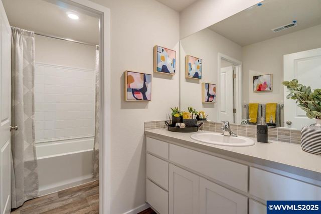 340 Greencrest St NE, Salem, OR 97301