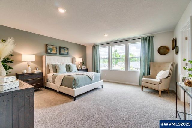 340 Greencrest St NE, Salem, OR 97301