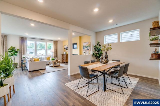 340 Greencrest St NE, Salem, OR 97301