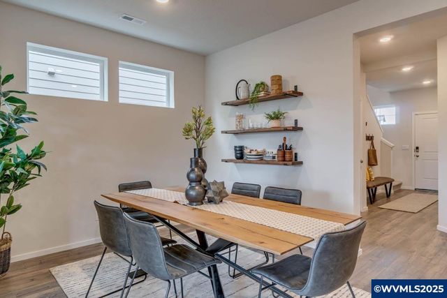 340 Greencrest St NE, Salem, OR 97301