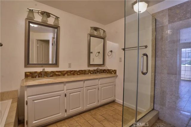 930 N Doheny 303, West Hollywood, CA 90069
