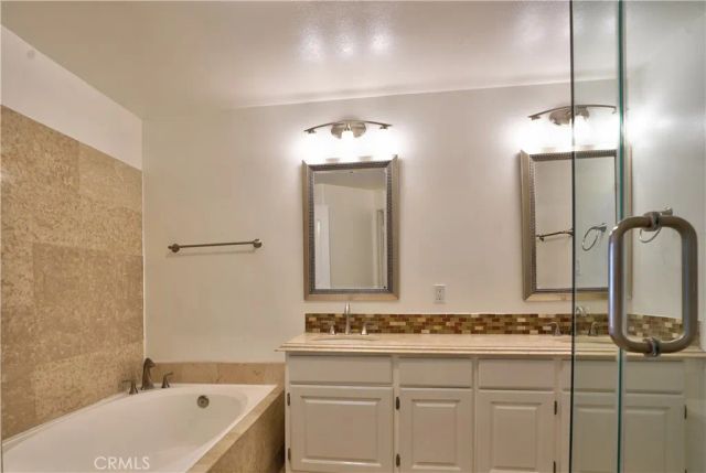 930 N Doheny 303, West Hollywood, CA 90069
