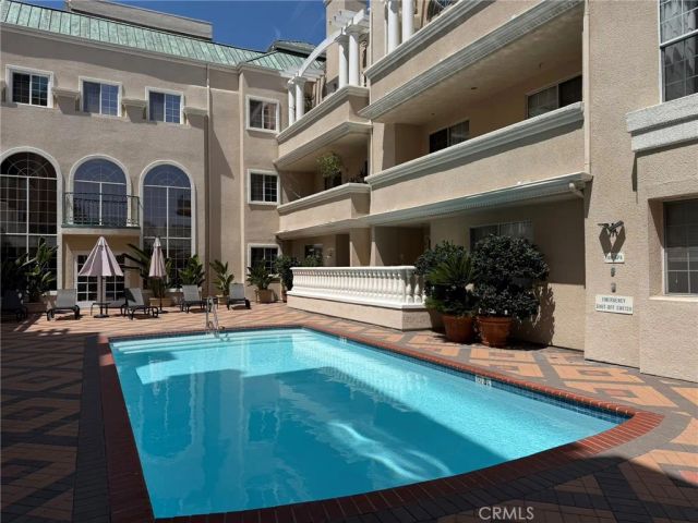 930 N Doheny 303, West Hollywood, CA 90069