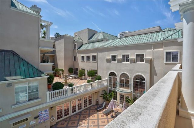 930 N Doheny 303, West Hollywood, CA 90069
