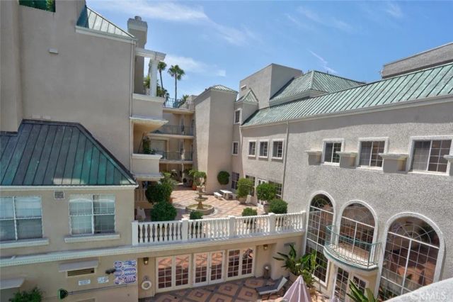 930 N Doheny 303, West Hollywood, CA 90069