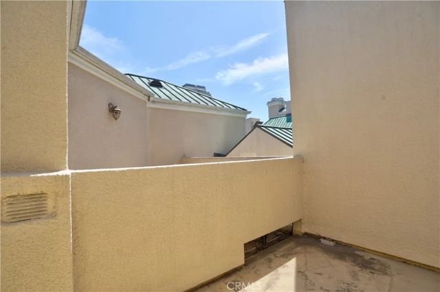 930 N Doheny 303, West Hollywood, CA 90069