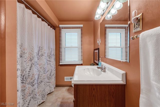 8199 Wright Road, Broadview Heights, OH 44147