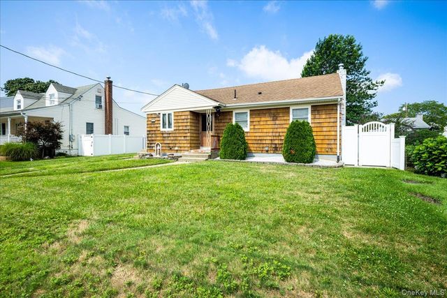 17 Joludow Drive, Massapequa Park, NY 11762