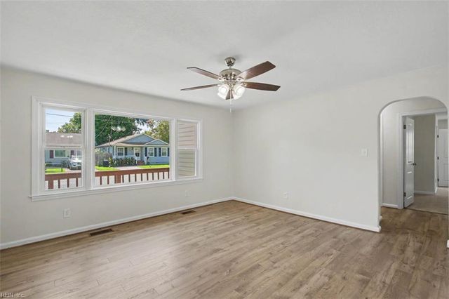 102 W Kelly AVE, Hampton, VA 23663