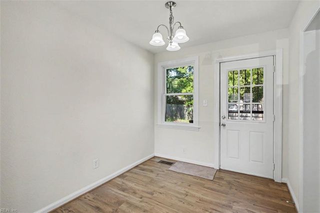 102 W Kelly AVE, Hampton, VA 23663