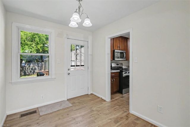 102 W Kelly AVE, Hampton, VA 23663