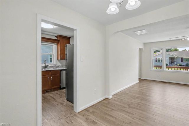 102 W Kelly AVE, Hampton, VA 23663