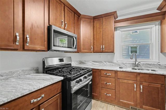 102 W Kelly AVE, Hampton, VA 23663