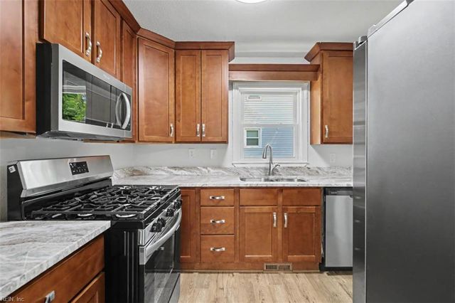 102 W Kelly AVE, Hampton, VA 23663
