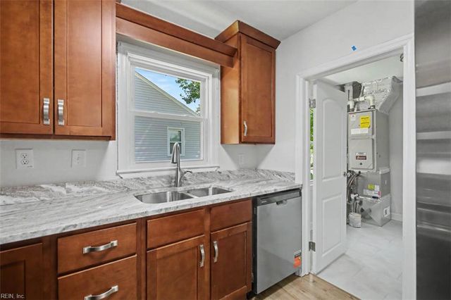 102 W Kelly AVE, Hampton, VA 23663