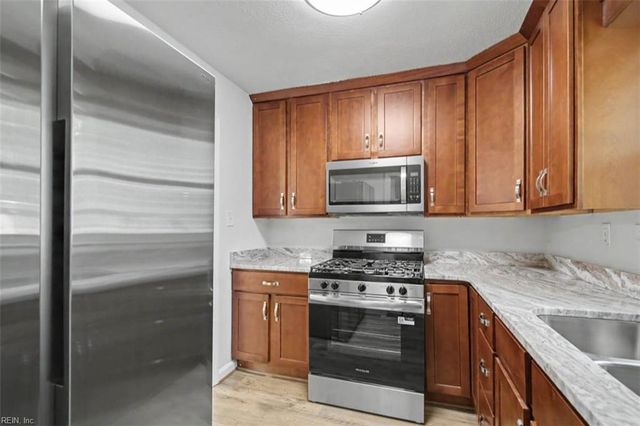102 W Kelly AVE, Hampton, VA 23663