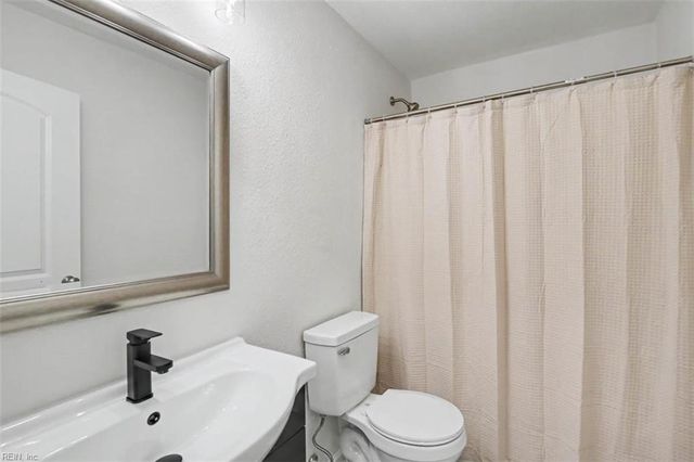 102 W Kelly AVE, Hampton, VA 23663