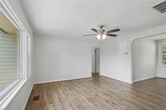 102 W Kelly AVE, Hampton, VA 23663
