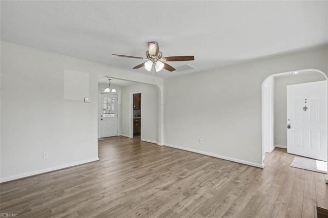 102 W Kelly AVE, Hampton, VA 23663