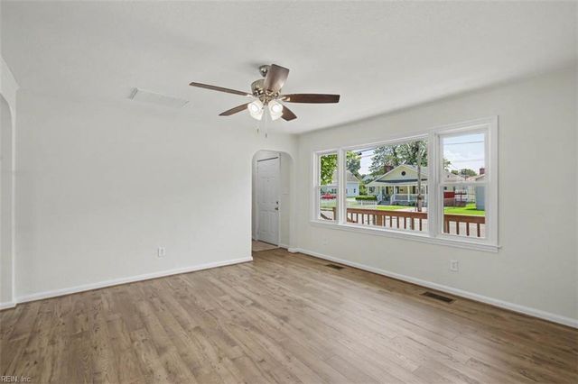 102 W Kelly AVE, Hampton, VA 23663