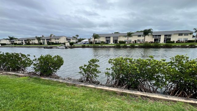 1860 Robalo Drive 104, Vero Beach, FL 32960