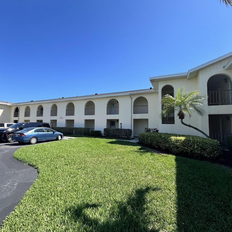 1860 Robalo Drive 104, Vero Beach, FL 32960