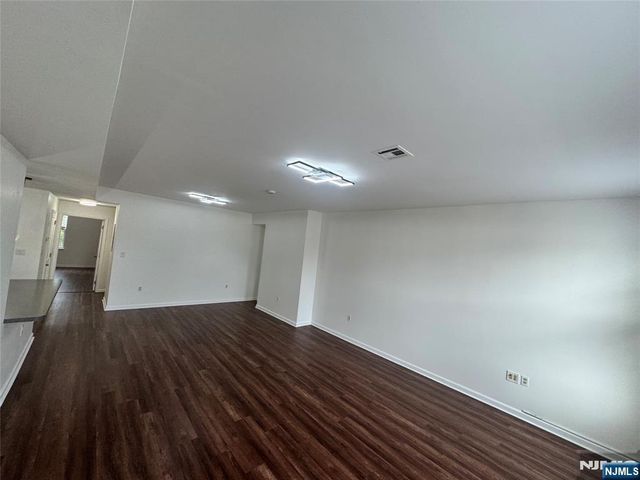 225 Halladay Street 2B, Jersey City, NJ 07304