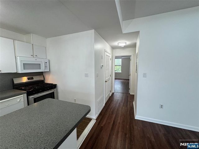225 Halladay Street 2B, Jersey City, NJ 07304