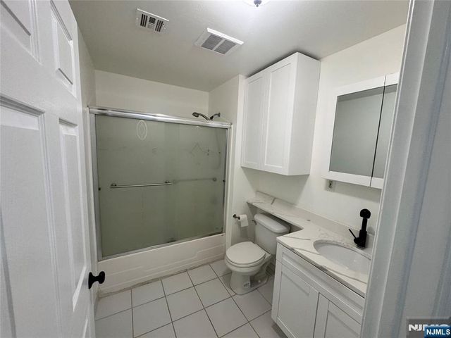 225 Halladay Street 2B, Jersey City, NJ 07304