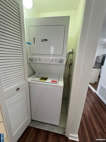 225 Halladay Street 2B, Jersey City, NJ 07304
