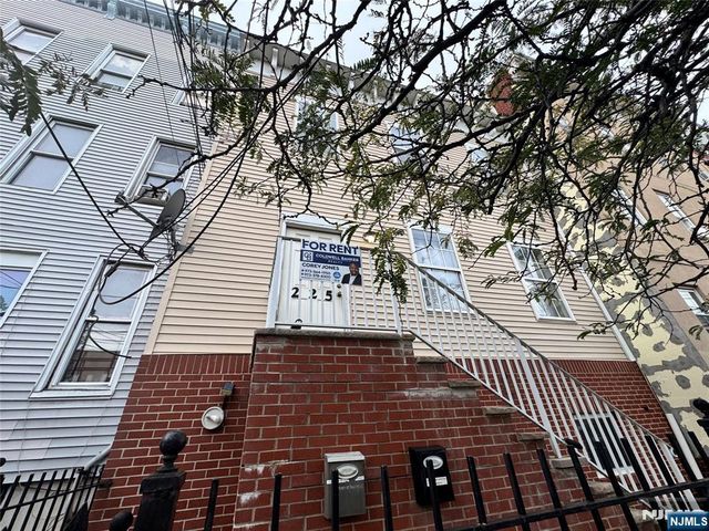 225 Halladay Street 2B, Jersey City, NJ 07304