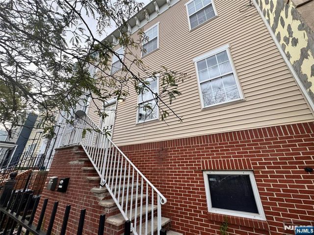 225 Halladay Street 2B, Jersey City, NJ 07304