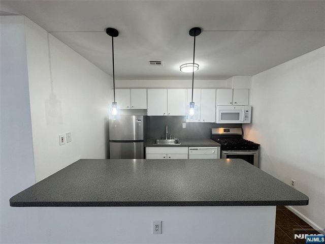 225 Halladay Street 2B, Jersey City, NJ 07304