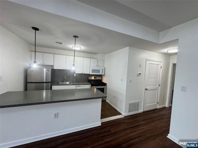 225 Halladay Street 2B, Jersey City, NJ 07304