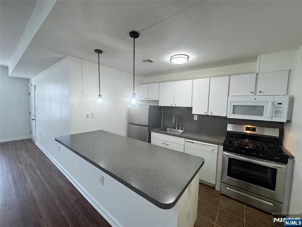 225 Halladay Street 2B, Jersey City, NJ 07304