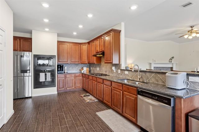 1995 Brentwood Drive, Alvin, TX 77511