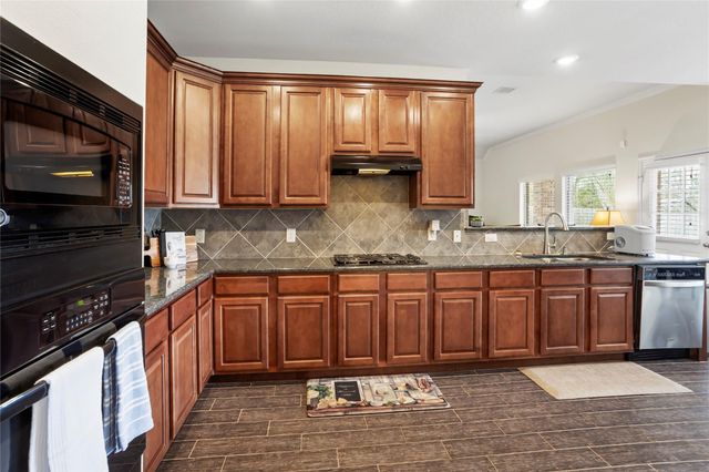 1995 Brentwood Drive, Alvin, TX 77511