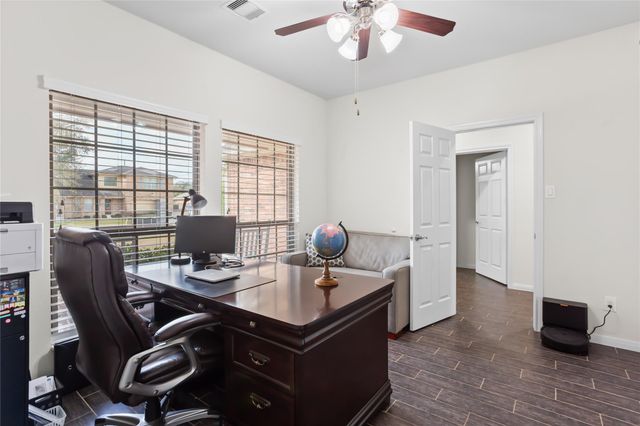 1995 Brentwood Drive, Alvin, TX 77511