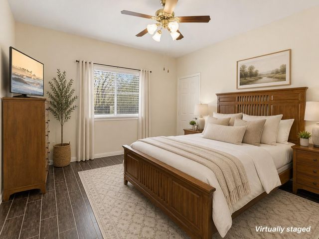 1995 Brentwood Drive, Alvin, TX 77511