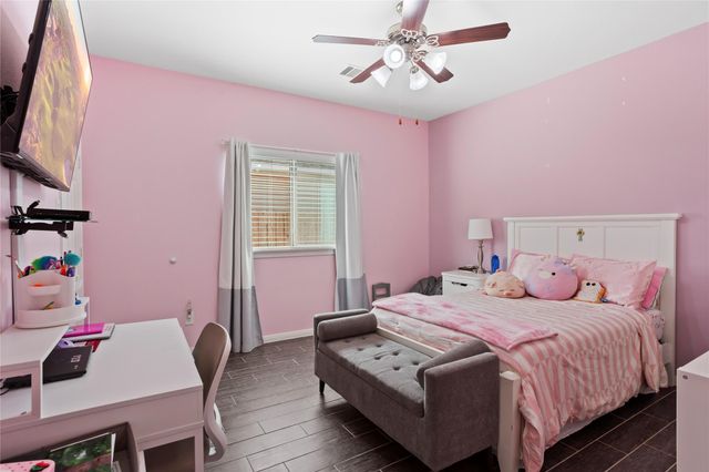 1995 Brentwood Drive, Alvin, TX 77511