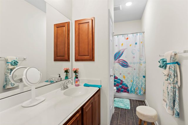 1995 Brentwood Drive, Alvin, TX 77511