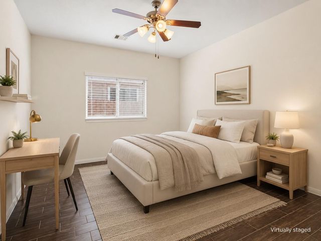 1995 Brentwood Drive, Alvin, TX 77511