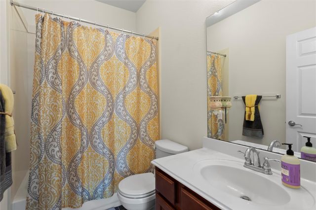 1995 Brentwood Drive, Alvin, TX 77511
