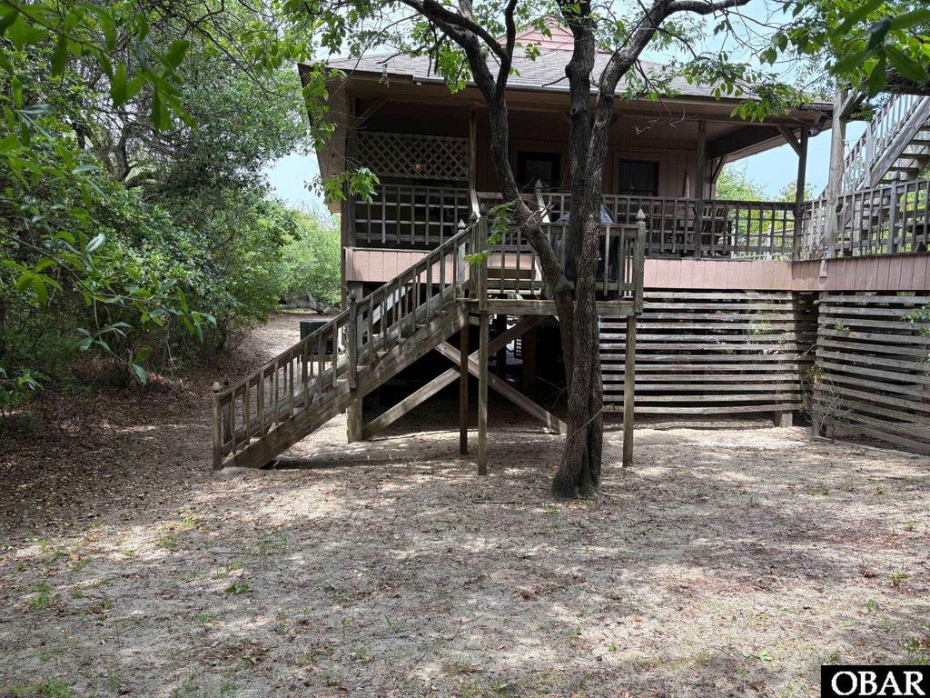 Image 1 of property listing at 31 Dolphin Run, Southern Shores, NC 27949