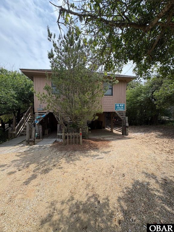 Image 2 of property listing at 31 Dolphin Run, Southern Shores, NC 27949