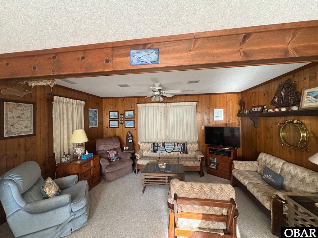 Image 11 of property listing at 31 Dolphin Run, Southern Shores, NC 27949